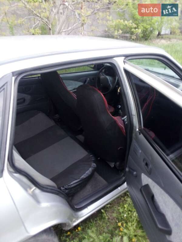 Седан Daewoo Nexia 2004 в Днепре