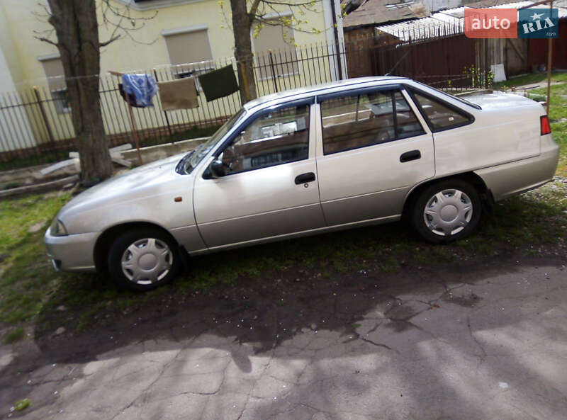 Седан Daewoo Nexia 2008 в Коростене