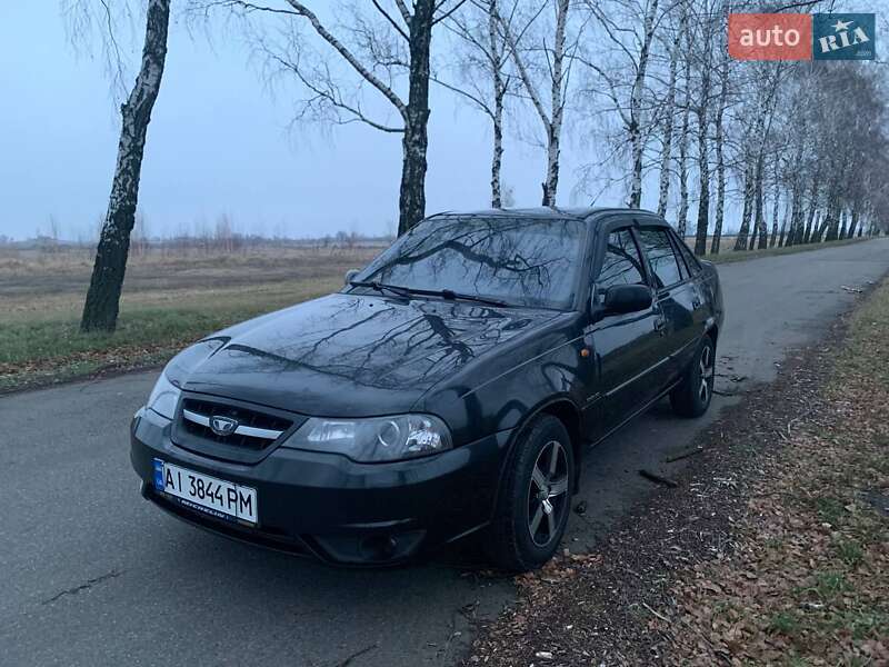 Седан Daewoo Nexia 2012 в 