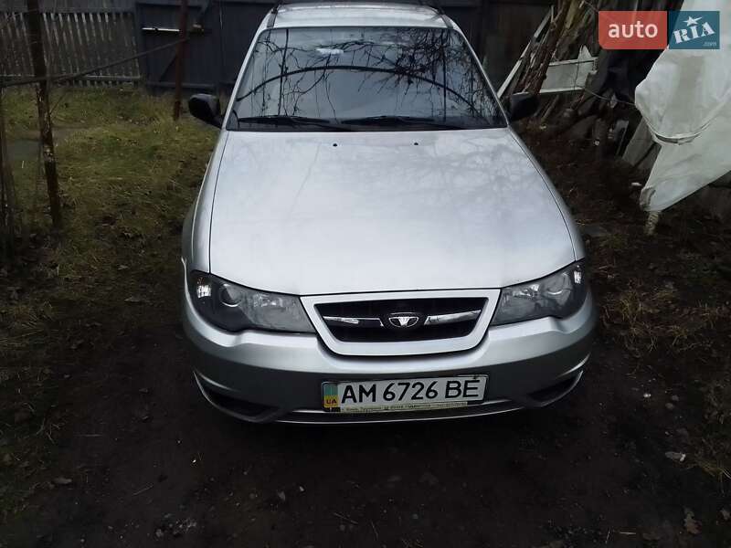 Седан Daewoo Nexia 2011 в 
