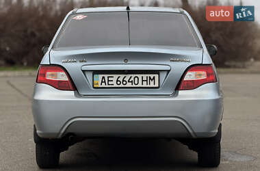 Седан Daewoo Nexia 2011 в 