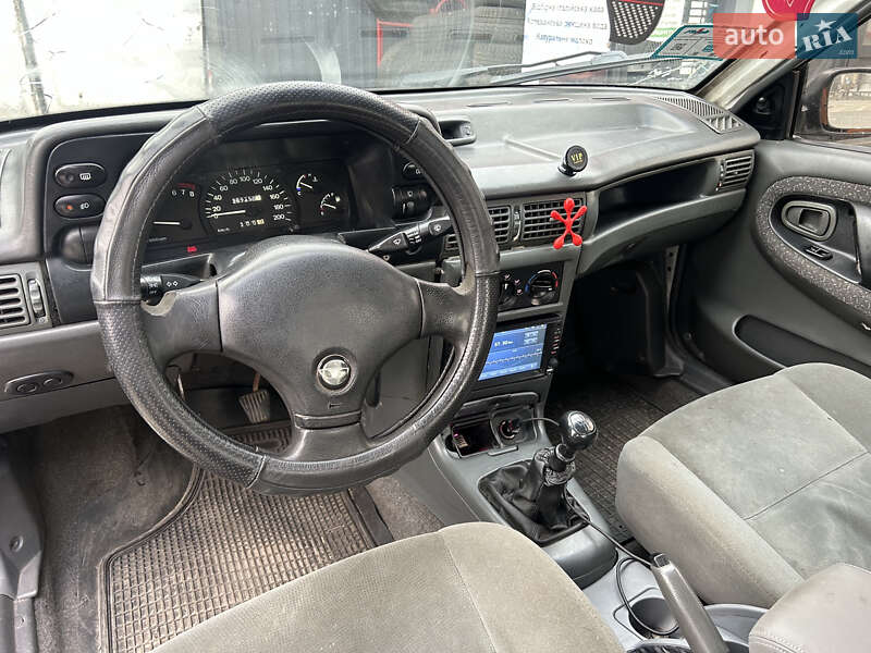 Седан Daewoo Nexia 1995 в Киеве