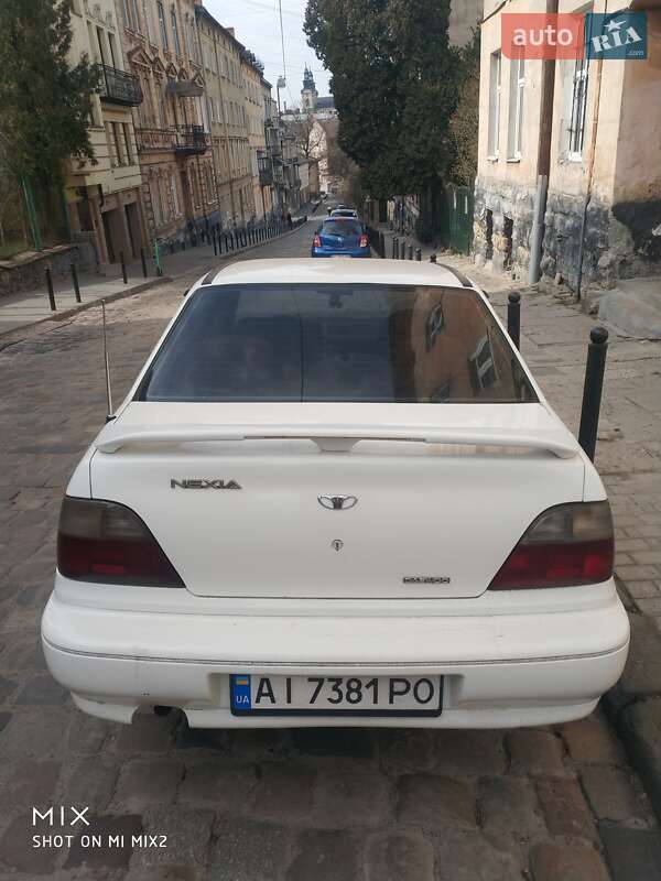 Седан Daewoo Nexia 1997 в Львові