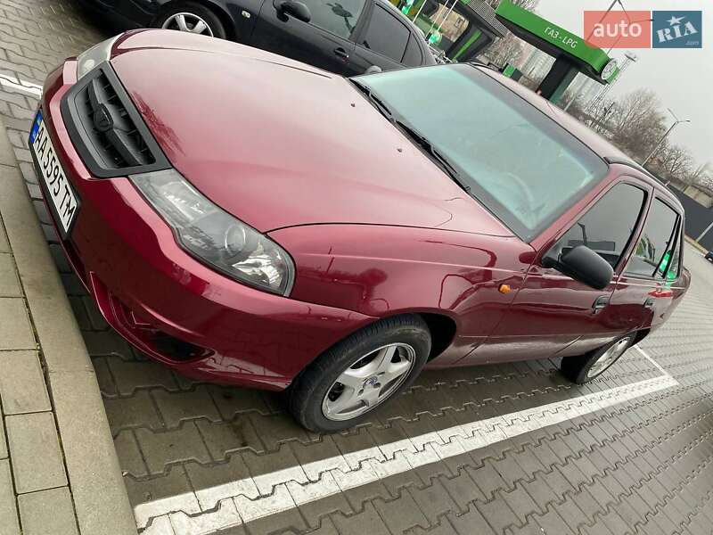 Седан Daewoo Nexia 2011 в Киеве