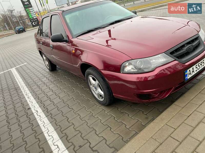 Седан Daewoo Nexia 2011 в 