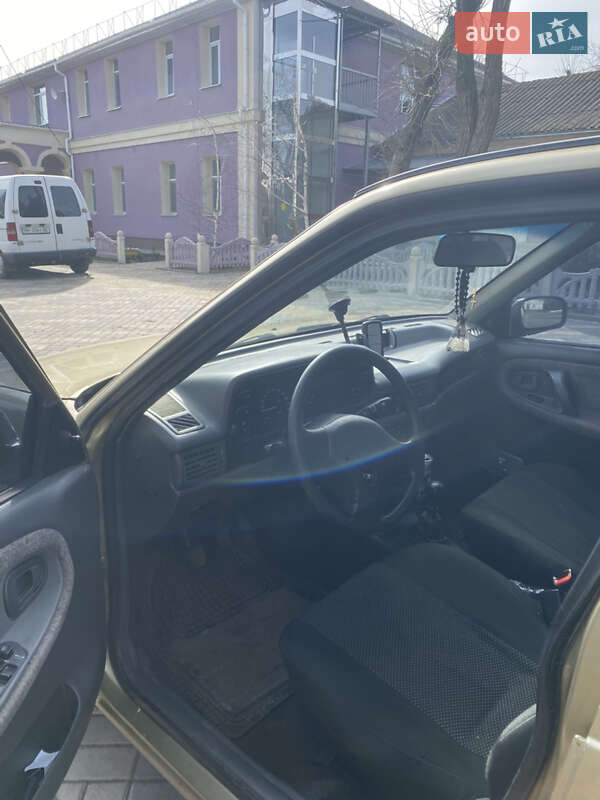 Седан Daewoo Nexia 2006 в Доброславе