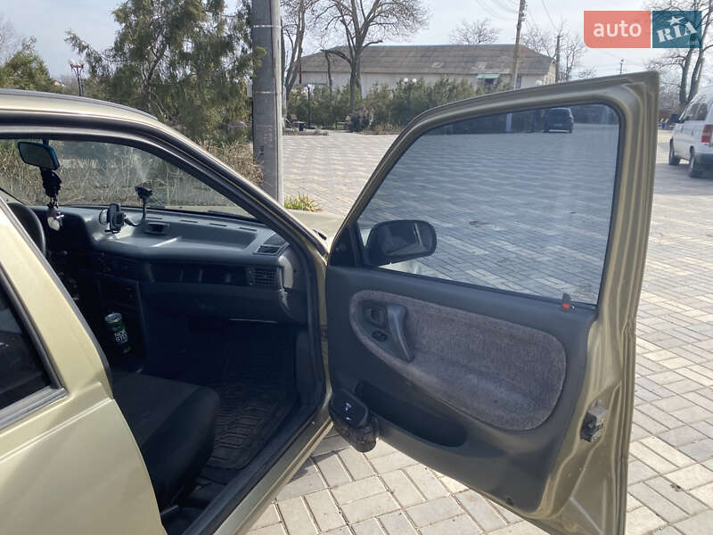 Седан Daewoo Nexia 2006 в Доброславе