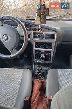 Седан Daewoo Nexia 2011 в 