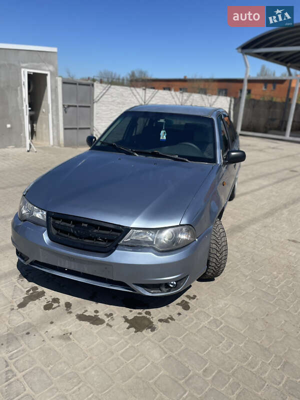 Седан Daewoo Nexia 2011 в 