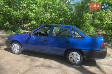 Седан Daewoo Nexia 2011 в 
