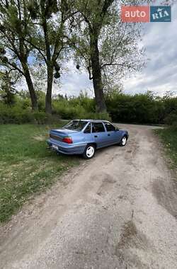 Седан Daewoo Nexia 2006 в 