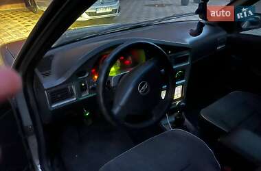 Седан Daewoo Nexia 2012 в 
