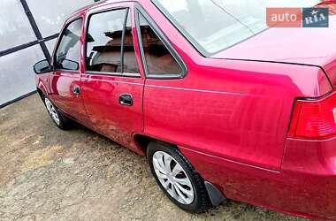 Седан Daewoo Nexia 2010 в 