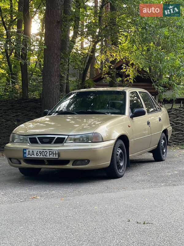 Седан Daewoo Nexia 2008 в 