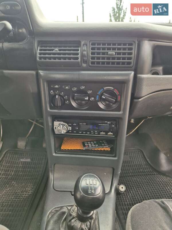 Седан Daewoo Nexia 2005 в Киеве