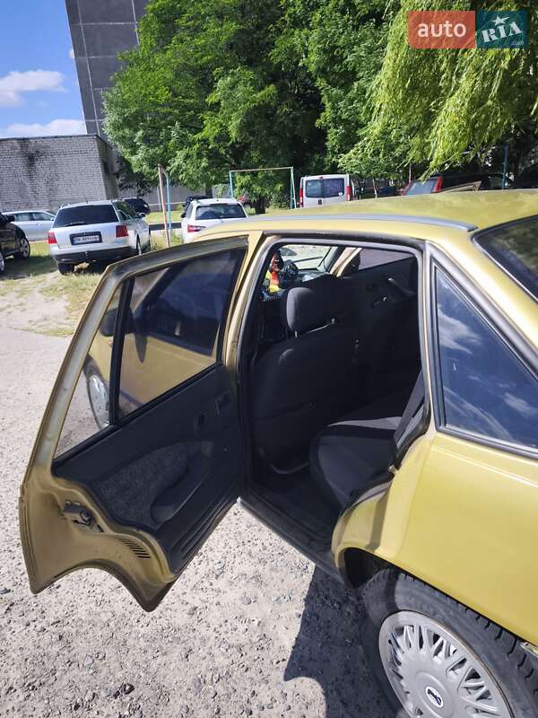 Седан Daewoo Nexia 2007 в Вараше