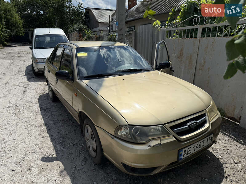 Седан Daewoo Nexia 2011 в 