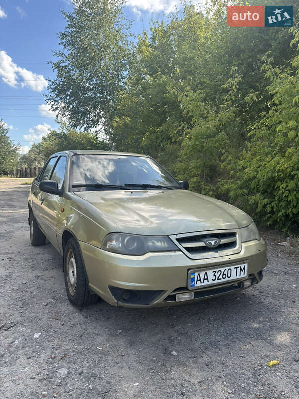 Седан Daewoo Nexia 2011 в 