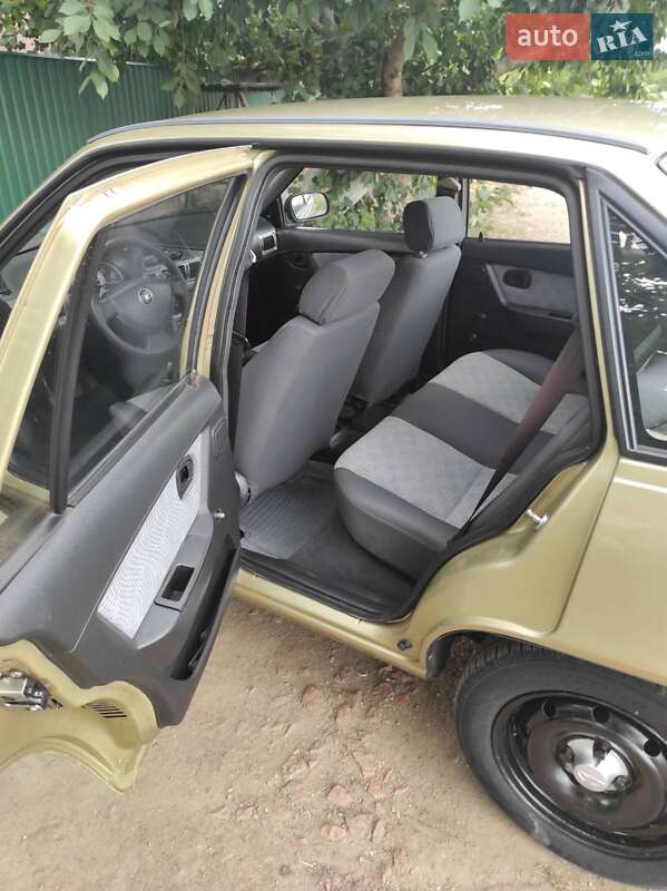 Седан Daewoo Nexia 2009 в Олександрії