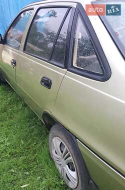 Седан Daewoo Nexia 2011 в 