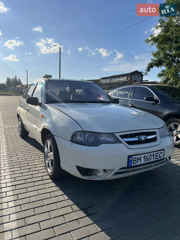 Седан Daewoo Nexia 2012 в Ромнах