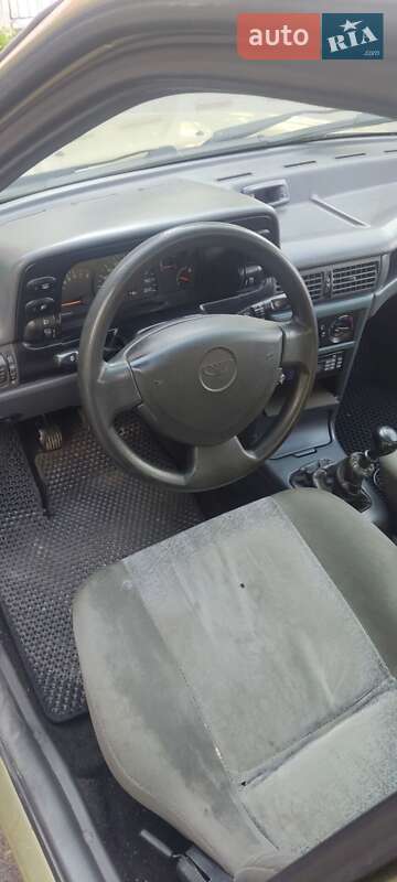 Седан Daewoo Nexia 2008 в Новониколаевке