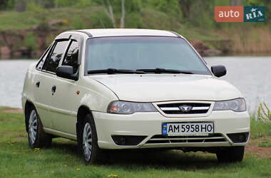 Седан Daewoo Nexia 2012 в Коростене