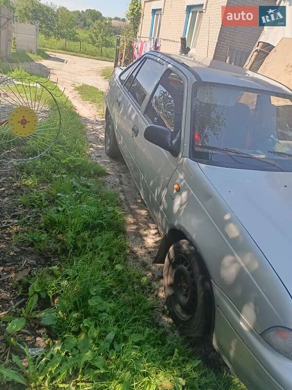 Седан Daewoo Nexia 1995 в Любаре