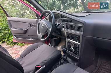 Седан Daewoo Nexia 2011 в 