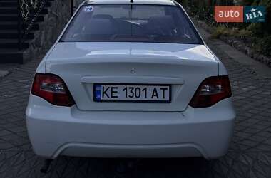 Седан Daewoo Nexia 2012 в 
