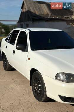Седан Daewoo Nexia 2011 в 