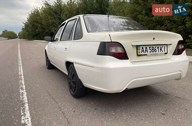 Седан Daewoo Nexia 2010 в 