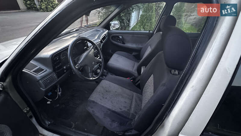 Седан Daewoo Nexia 1995 в Киеве