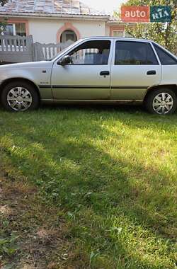 Седан Daewoo Nexia 2006 в Мене