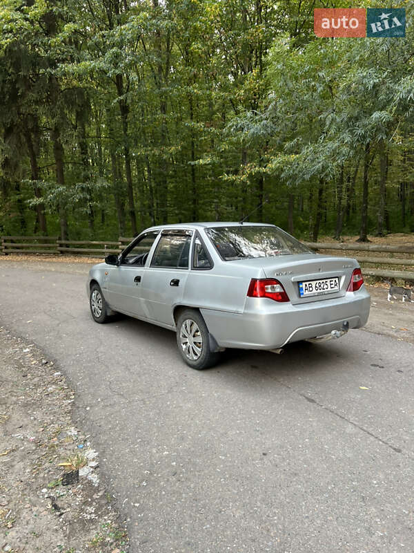 Седан Daewoo Nexia 2011 в 