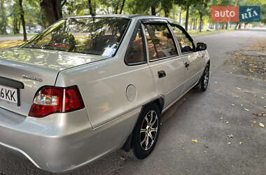 Седан Daewoo Nexia 2011 в 