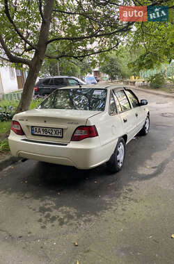 Седан Daewoo Nexia 2011 в 