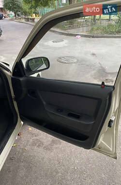 Седан Daewoo Nexia 2011 в 