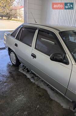 Седан Daewoo Nexia 2008 в 