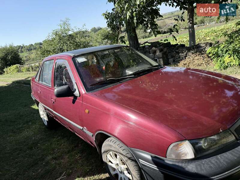 Седан Daewoo Nexia 2008 в Джурине