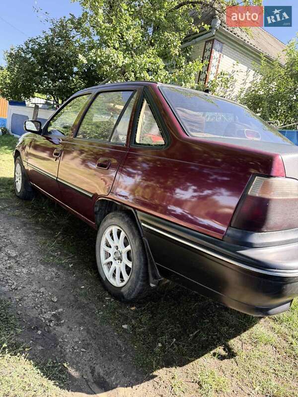 Седан Daewoo Nexia 2008 в 
