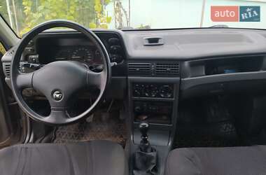 Седан Daewoo Nexia 1999 в 