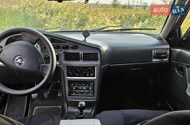 Седан Daewoo Nexia 2011 в 