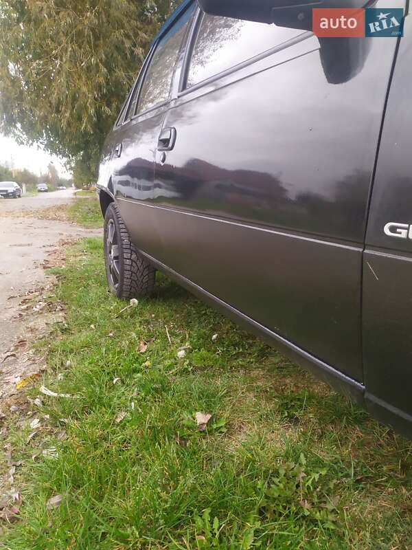 Седан Daewoo Nexia 2008 в Корце