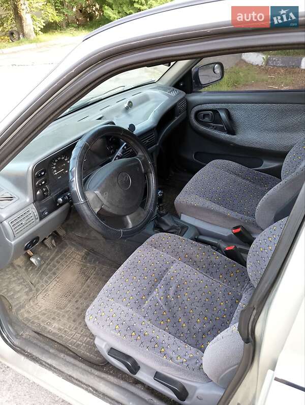 Седан Daewoo Nexia 2006 в Житомире