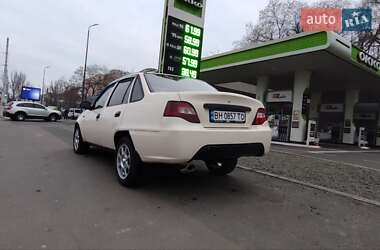 Седан Daewoo Nexia 2011 в 