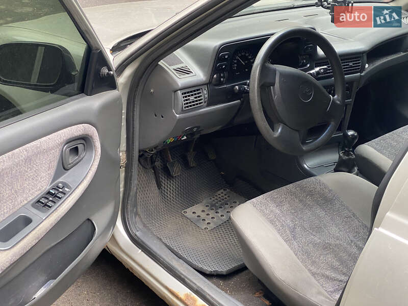 Седан Daewoo Nexia 2006 в Дніпрі