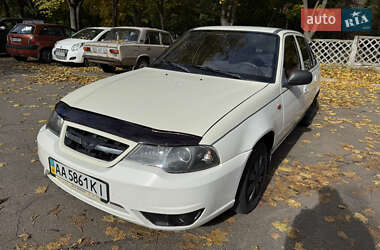 Седан Daewoo Nexia 2010 в Киеве