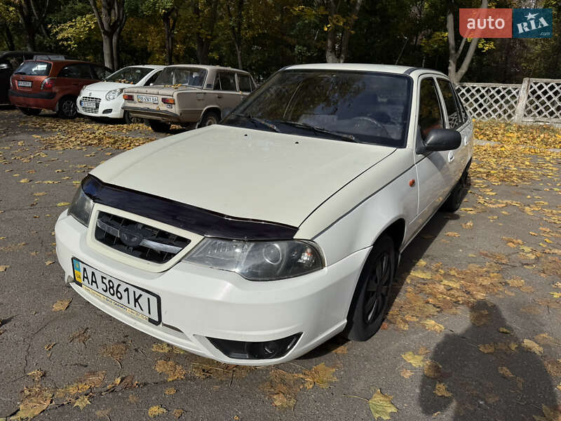 Седан Daewoo Nexia 2010 в Киеве