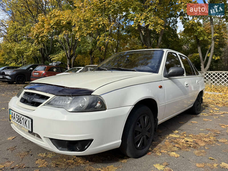Седан Daewoo Nexia 2010 в Киеве